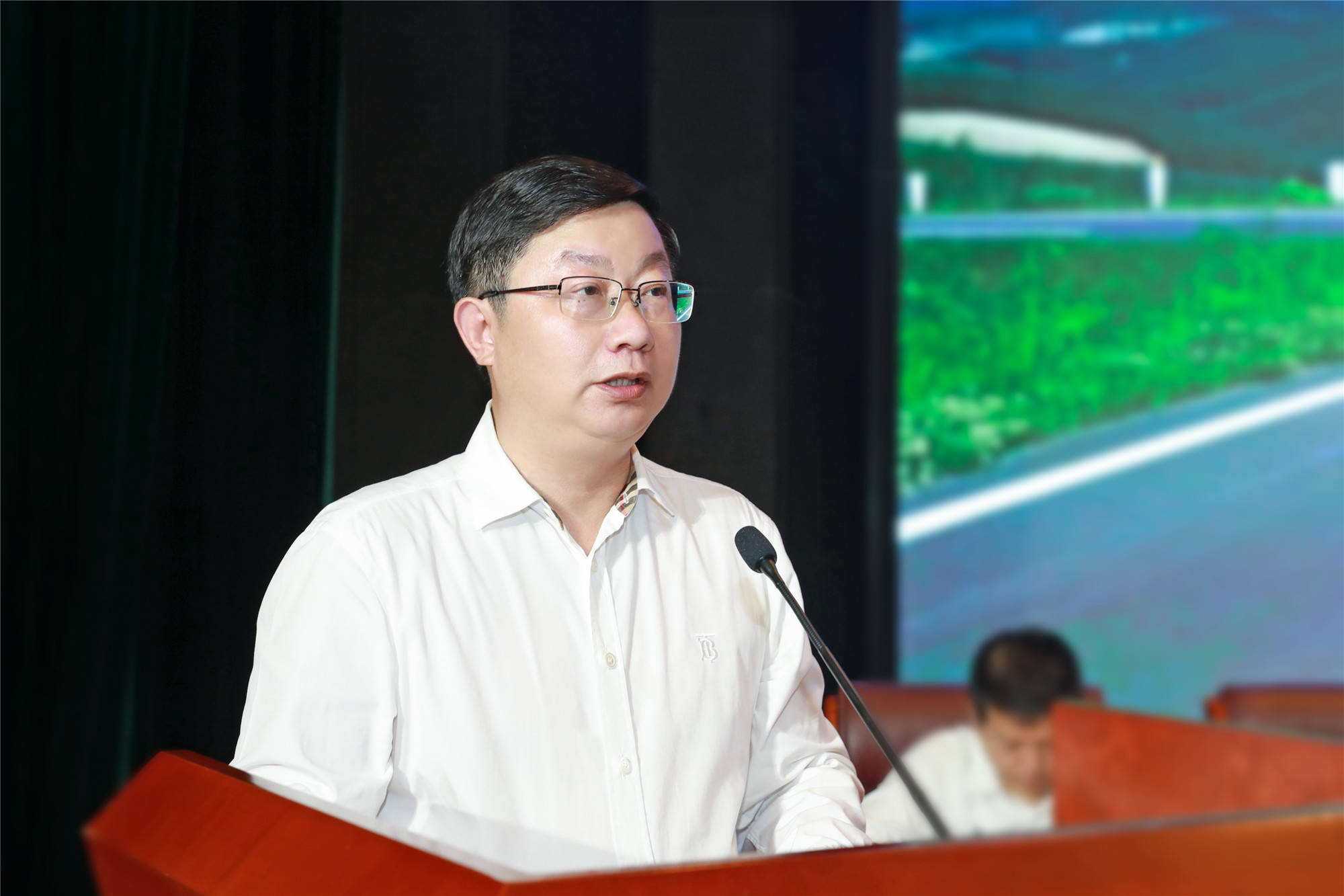 稻花香竞进有为阔步新蓝图 创新拼搏开启百亿征程加速度_肖鹏飞