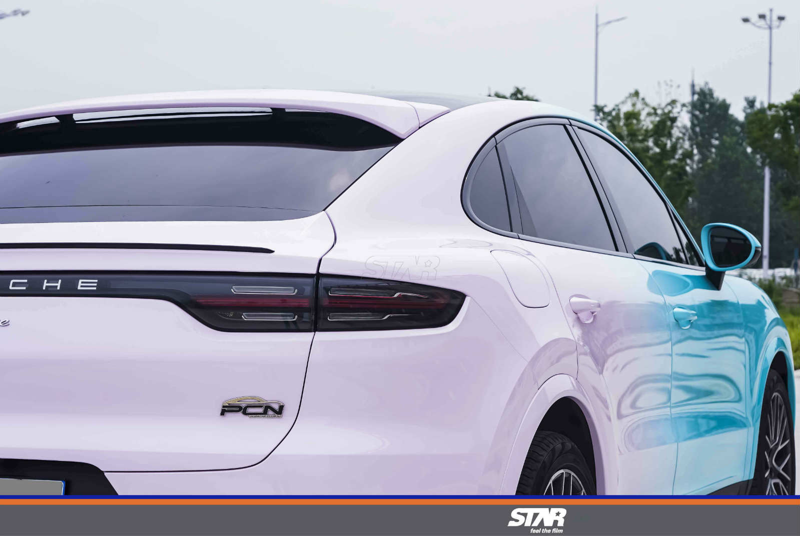 保时捷卡宴车身改色蓝粉渐变彰显年轻个性姿态