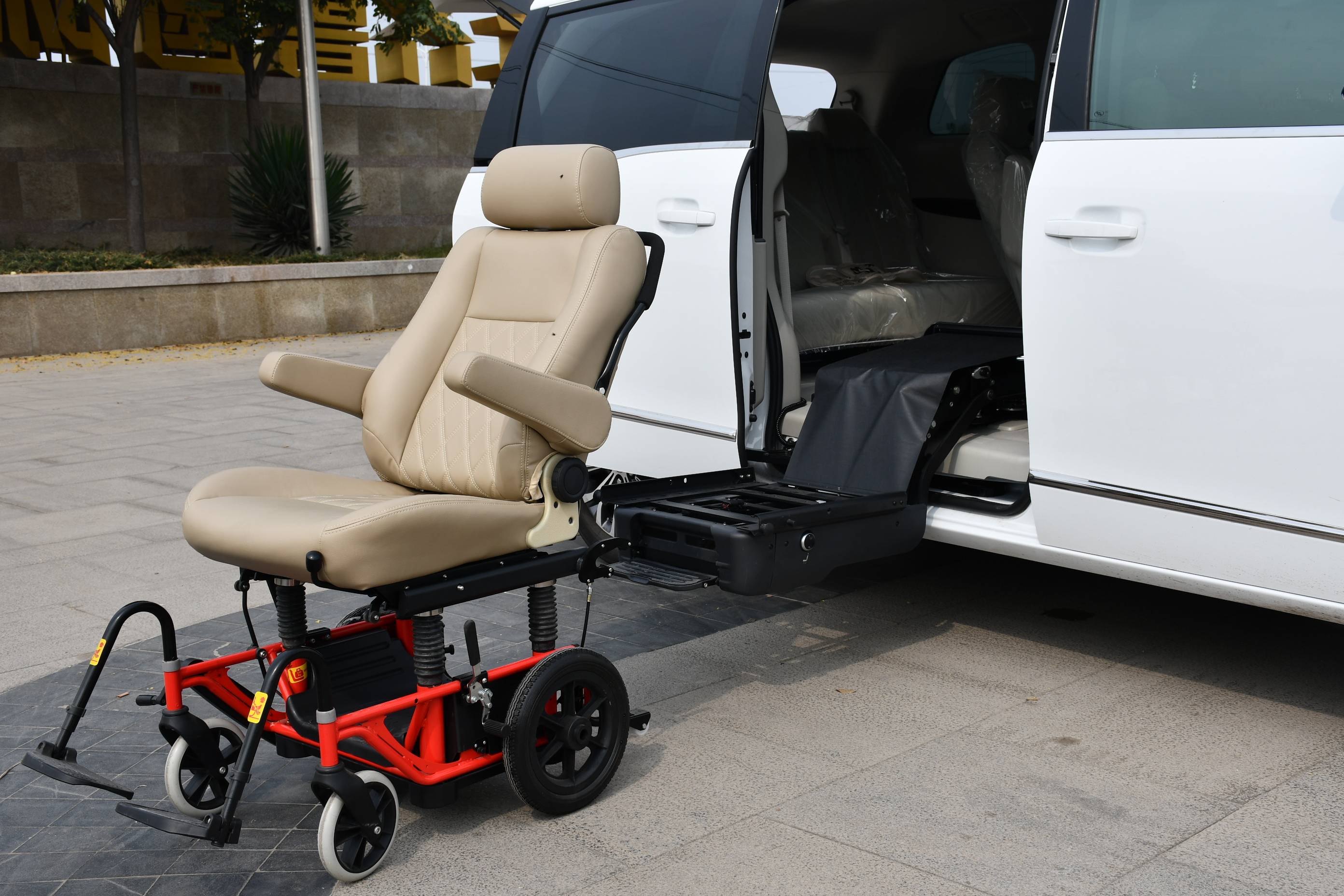 福祉车 福祉座椅 福祉自动升降旋转座椅 残疾人轮椅车