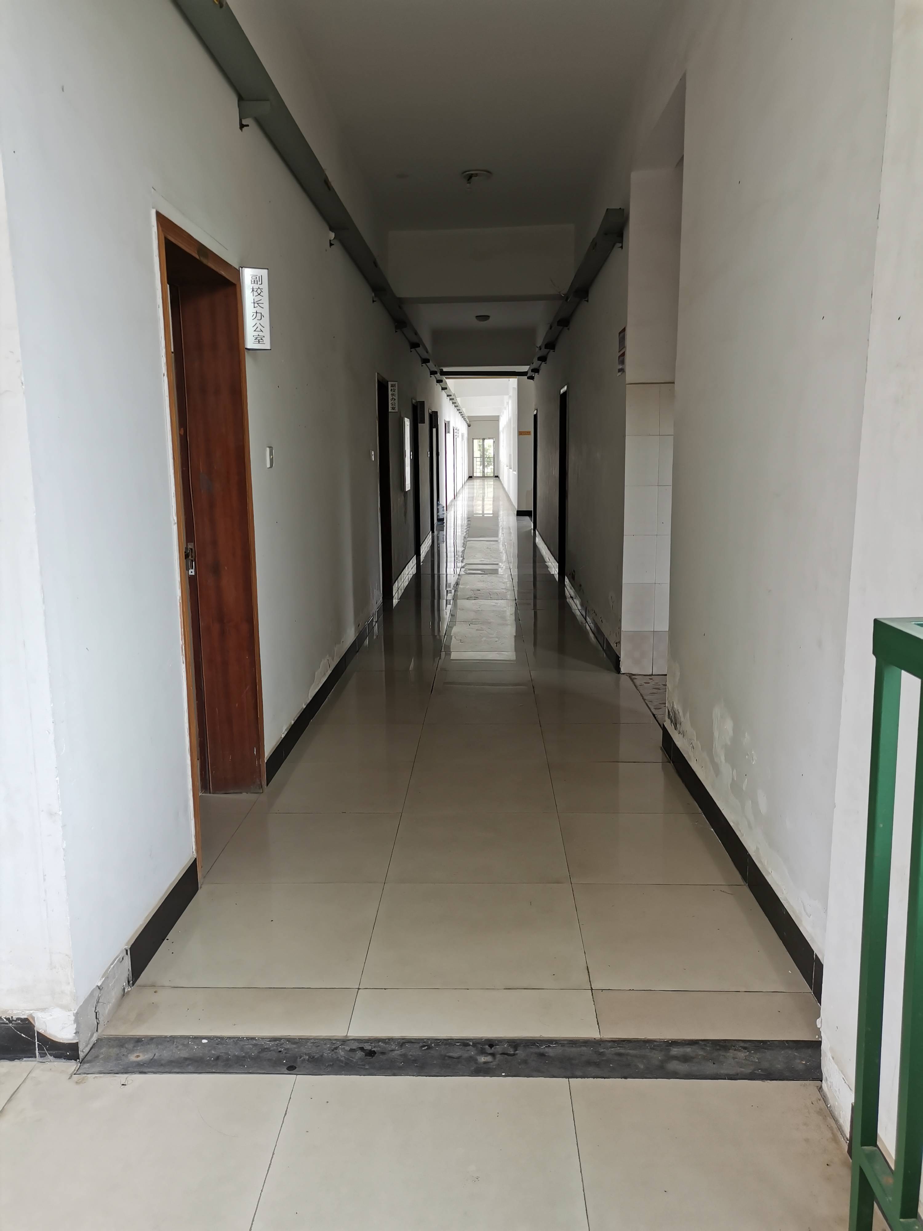 原创到新洲一中参观学习与聆听德育校长的经验介绍