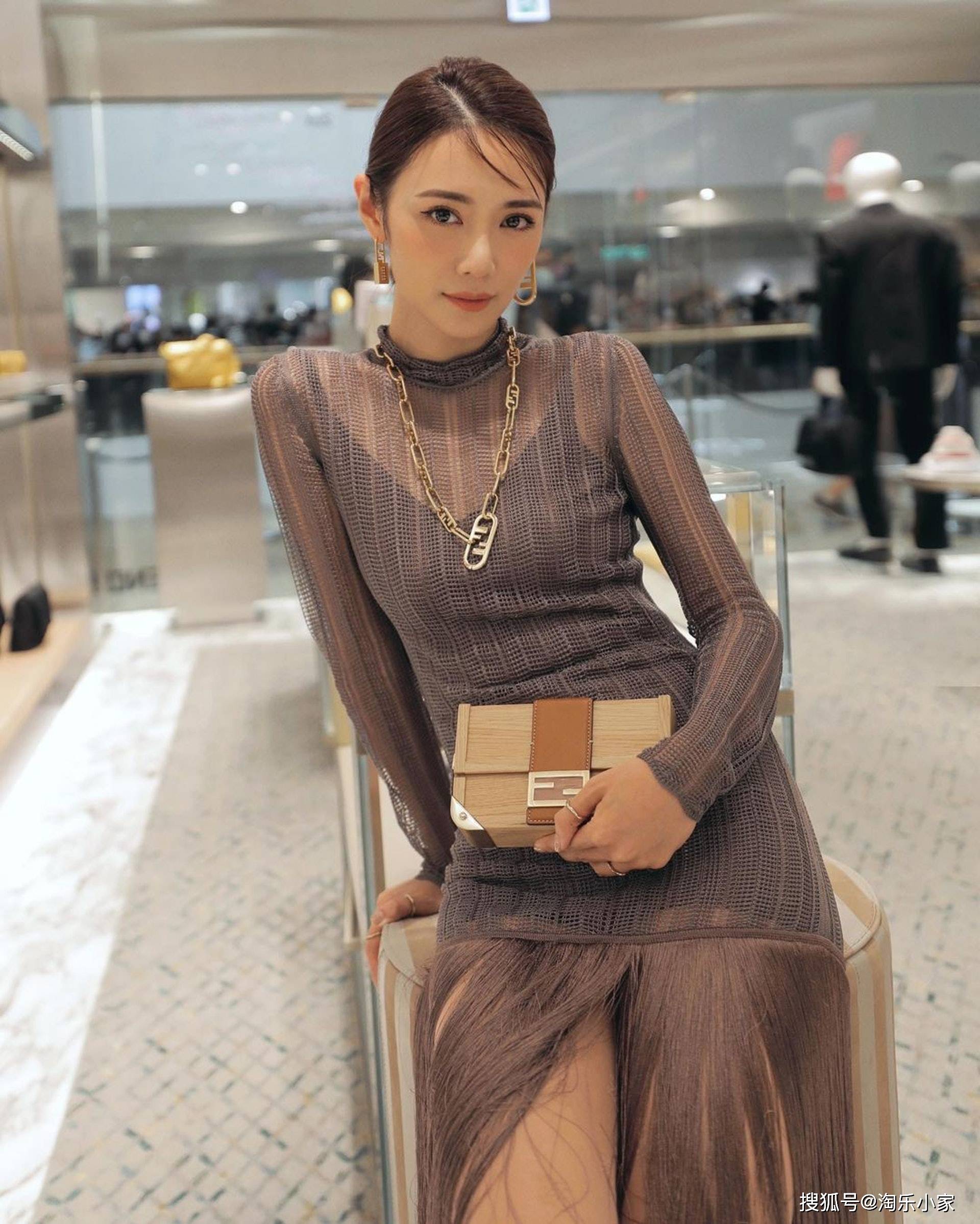 13,素颜最美的相信就是李静仪,除了有轻微的黑眼圈外,其实皮肤也很好.