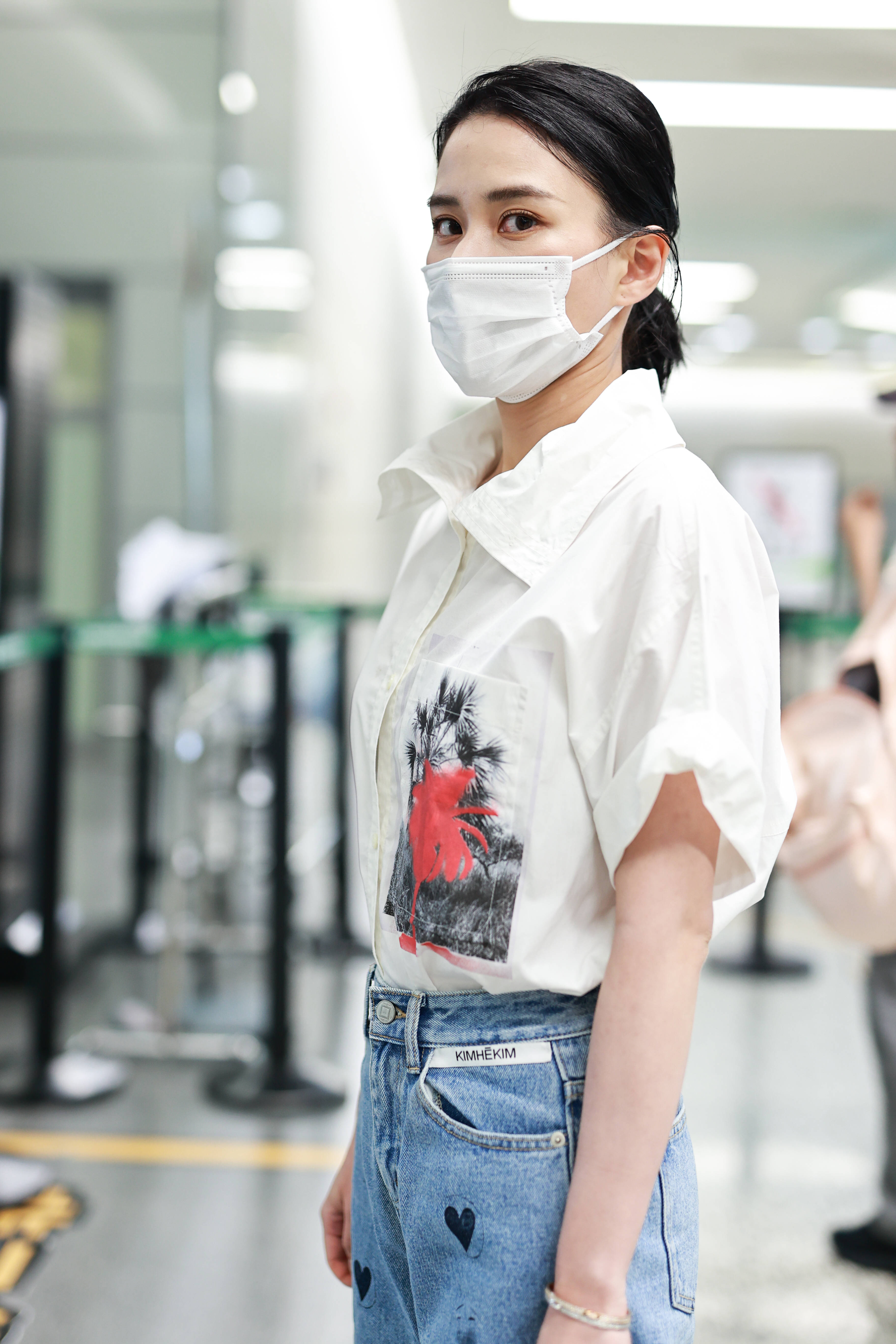 1/ 12 2021年7月29日,上海,窦骁,何超莲现身机场.