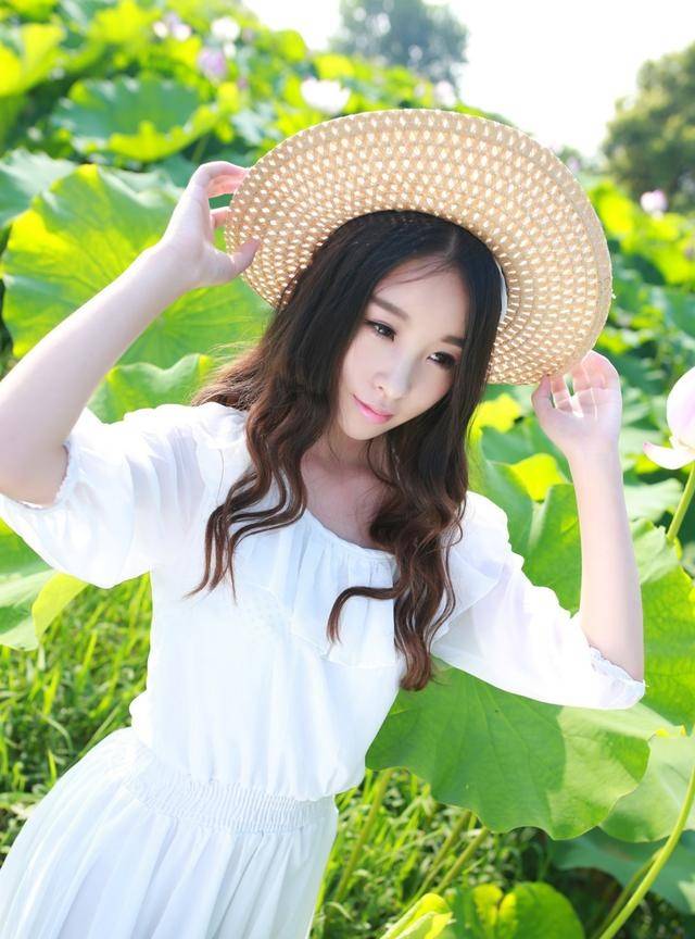 文章|想要成为清纯的小女生吗?白色连衣裙让你秒变16岁花季少女