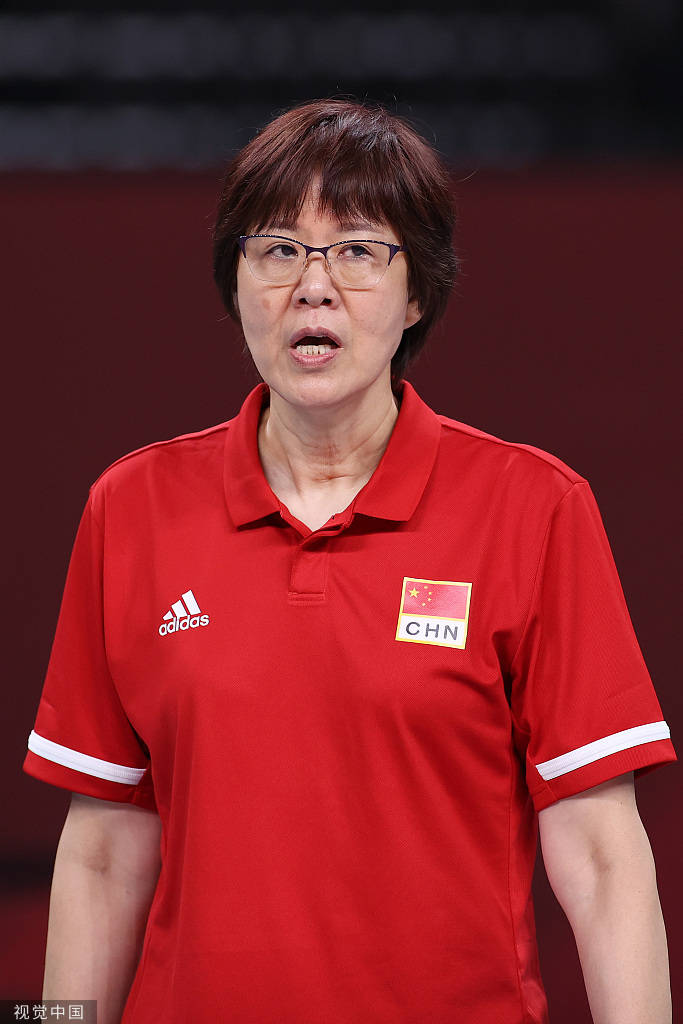 高清图:中国女排vs阿根廷 郎平谢幕战专注指挥