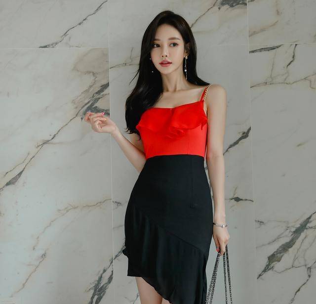 曲线美|韩国模特孙允珠韩版红黑双色修身包臀侧裙摆吊肩连衣裙网拍