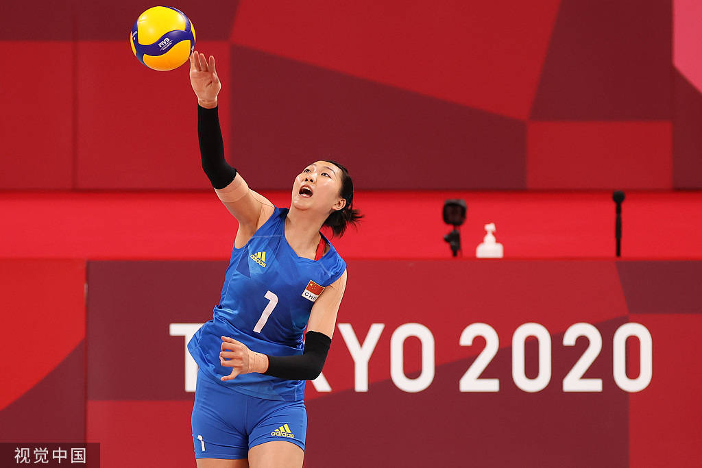 高清图:中国女排vs阿根廷 郎平谢幕战专注指挥