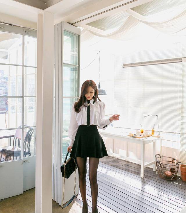 韩国模特孙允珠白衬衫百褶短裙装扮校园风网拍