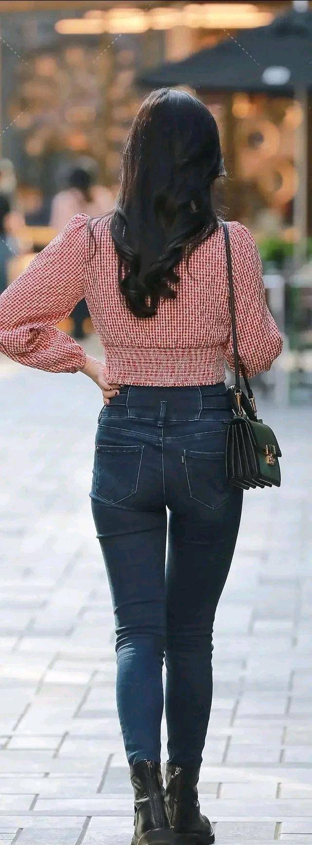 身材|白色荷叶边衬衫和红色格子衬衫，环肥燕瘦各有千秋，好看还有气质