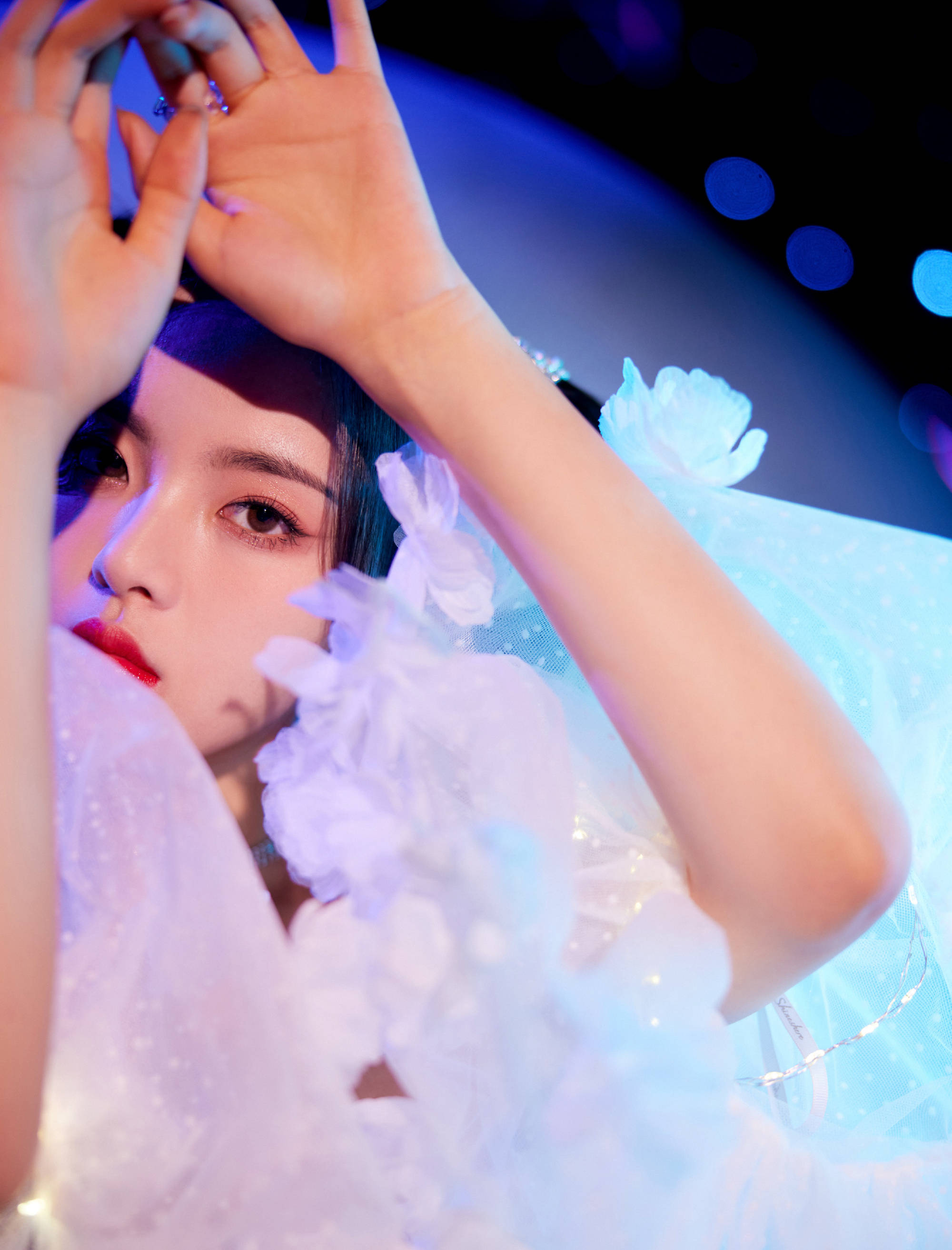 杨超越梦幻星球公主造型释出 白蕾丝蓬蓬裙很少女