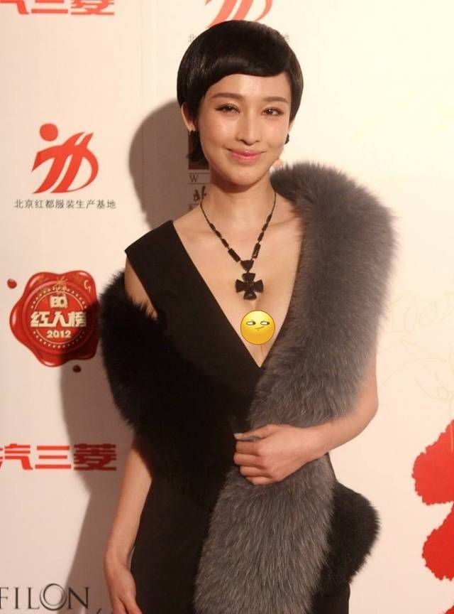 身材|别看张俪这么瘦，但该长的“肉”也没少长，穿着长裙真够撩人的
