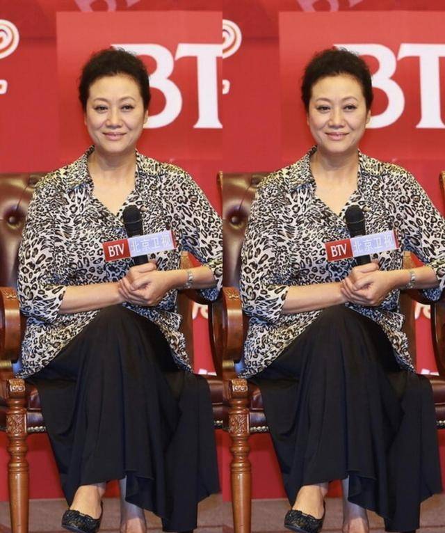 王丽云|车晓妈妈不愧是一级演员，就算穿着朴素的服装，看着也很端庄