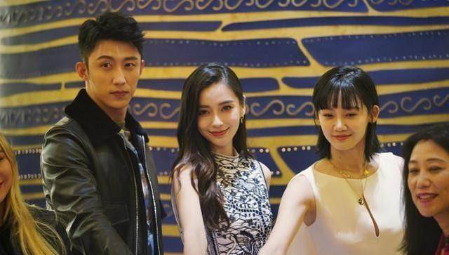 杨颖|郑恺老婆苗苗和杨颖同框，虽然年纪相仿，但同为辣妈气质却不同