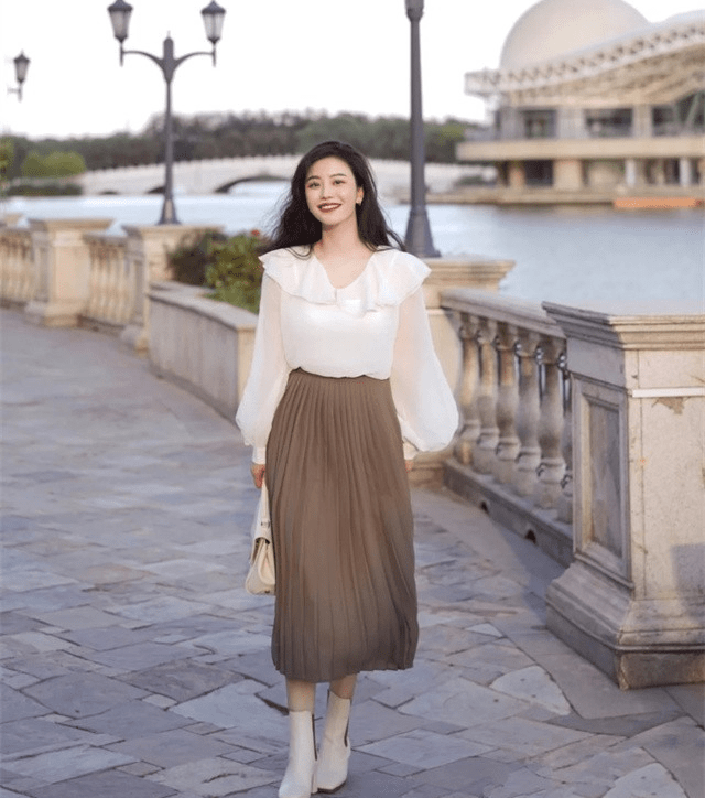 身材|不懂百褶裙,怎么穿出洋气感?