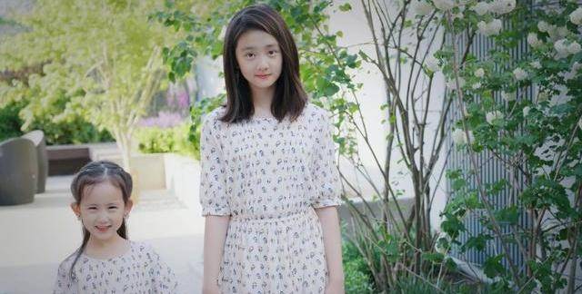 都拍|黄磊女儿都拍时尚大片了,出道还会远吗?长发美到几乎认不出