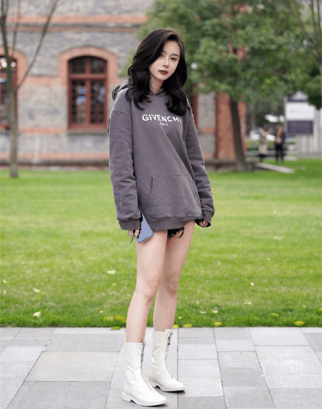 选项|“卫衣+短靴”，青春时尚又显瘦，太适合小个子了