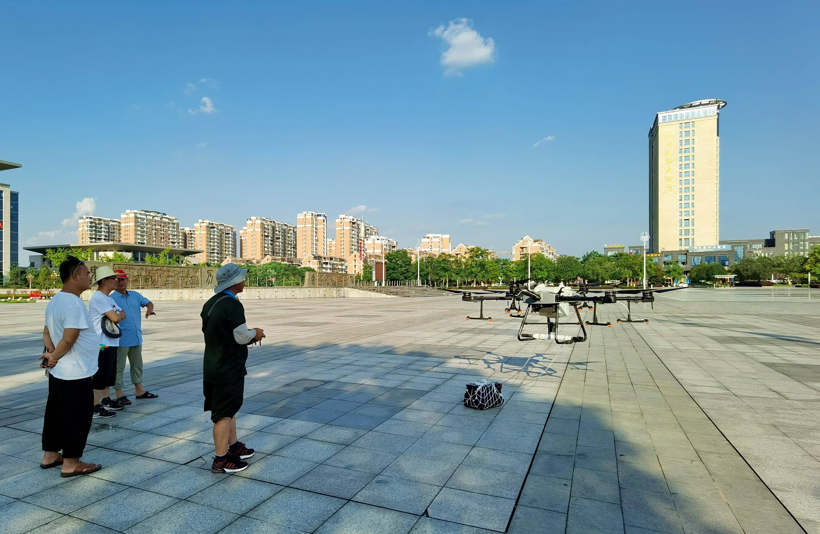 2021年8月7日,无人机在江西省抚州市金溪县锦绣文化广场,金源一品小区