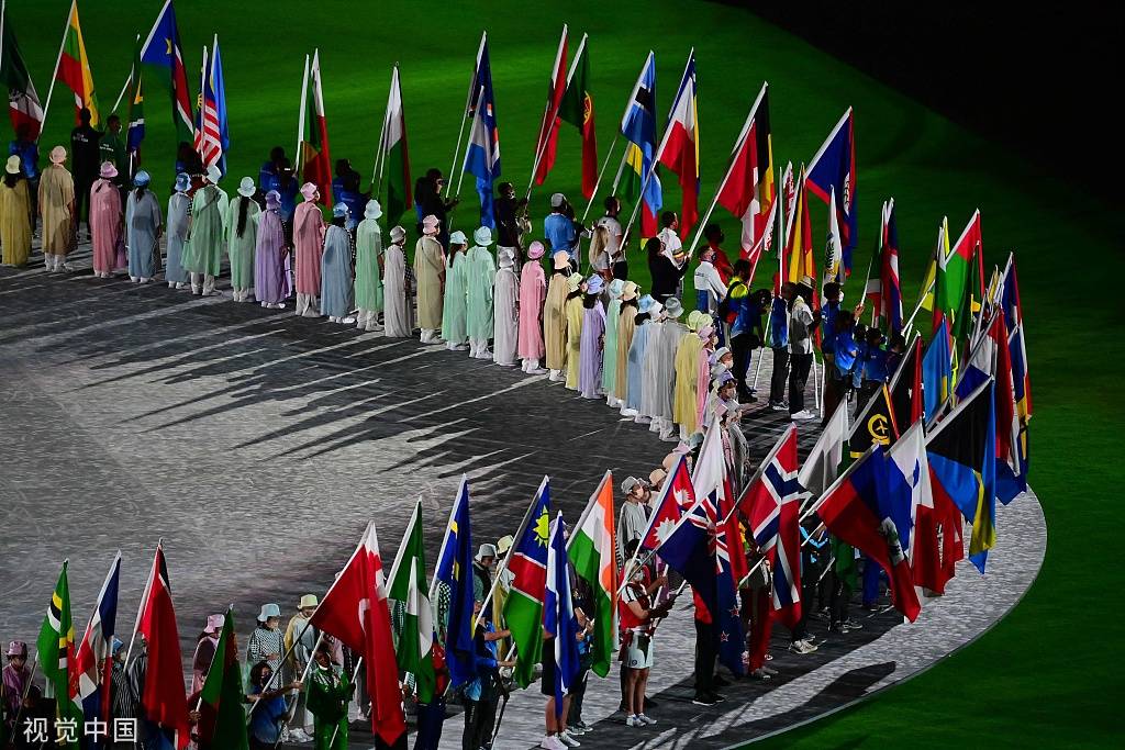 高清图:2020东京奥运会闭幕式举行 圣火缓缓熄灭-搜狐大视野-搜狐新闻