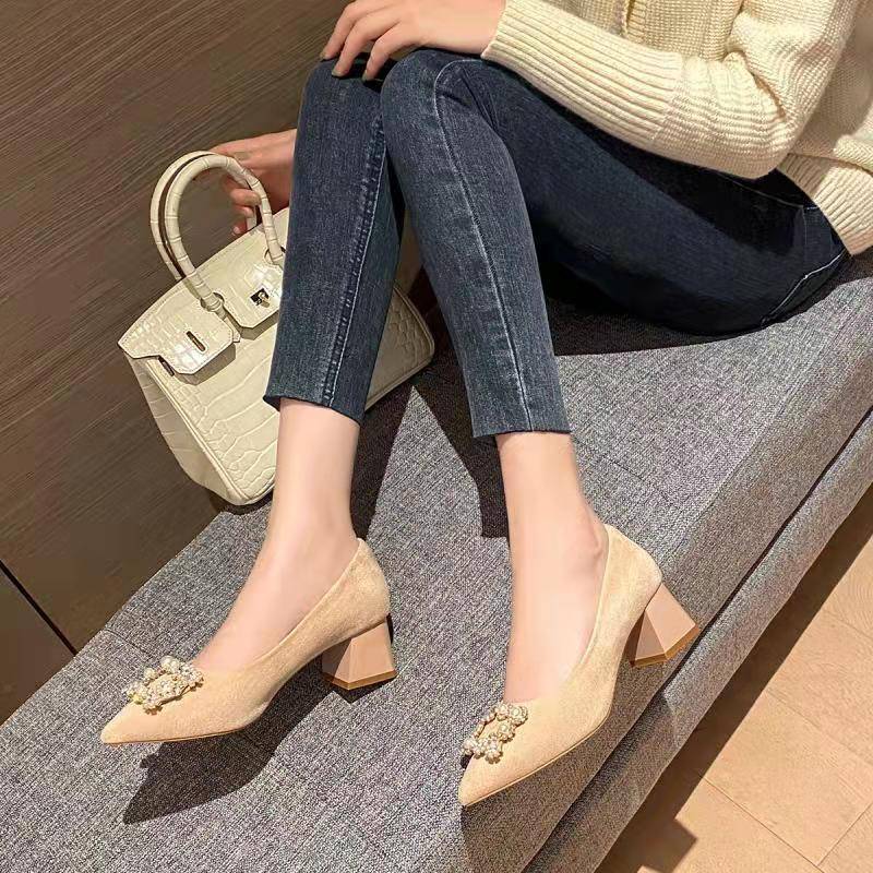 尖头|尖头珍珠方扣粗跟鞋，职场女孩们的必备穿搭精品