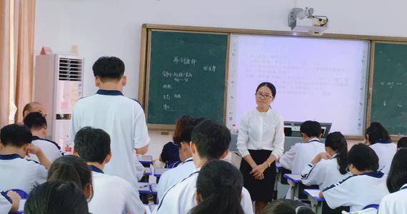 校外辅导机构被严管辅导班关停或有利于教师社会地位的提高