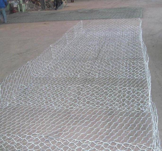 中建小编简单介绍一下镀高尔凡双隔板雷诺护垫用在护坡上的规格尺寸