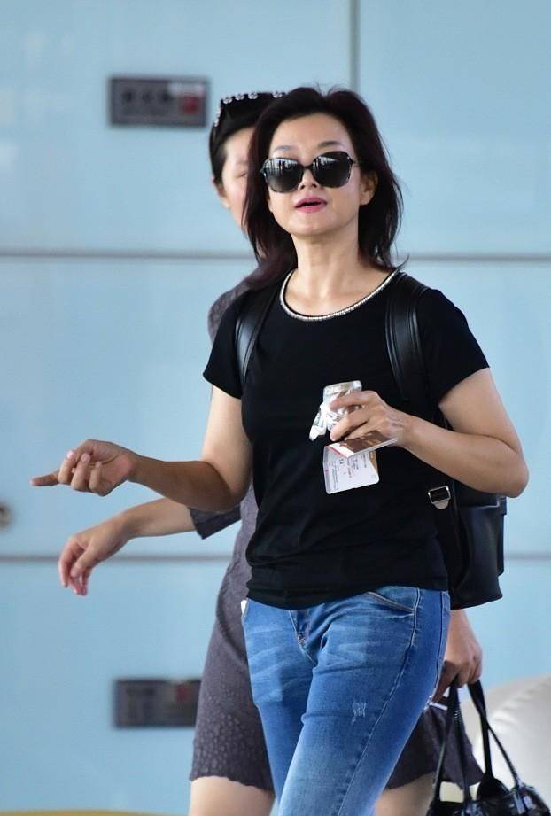 差不多|艺术家里真服宋祖英，私下里和“路人”差不多，但气质却掩盖不住