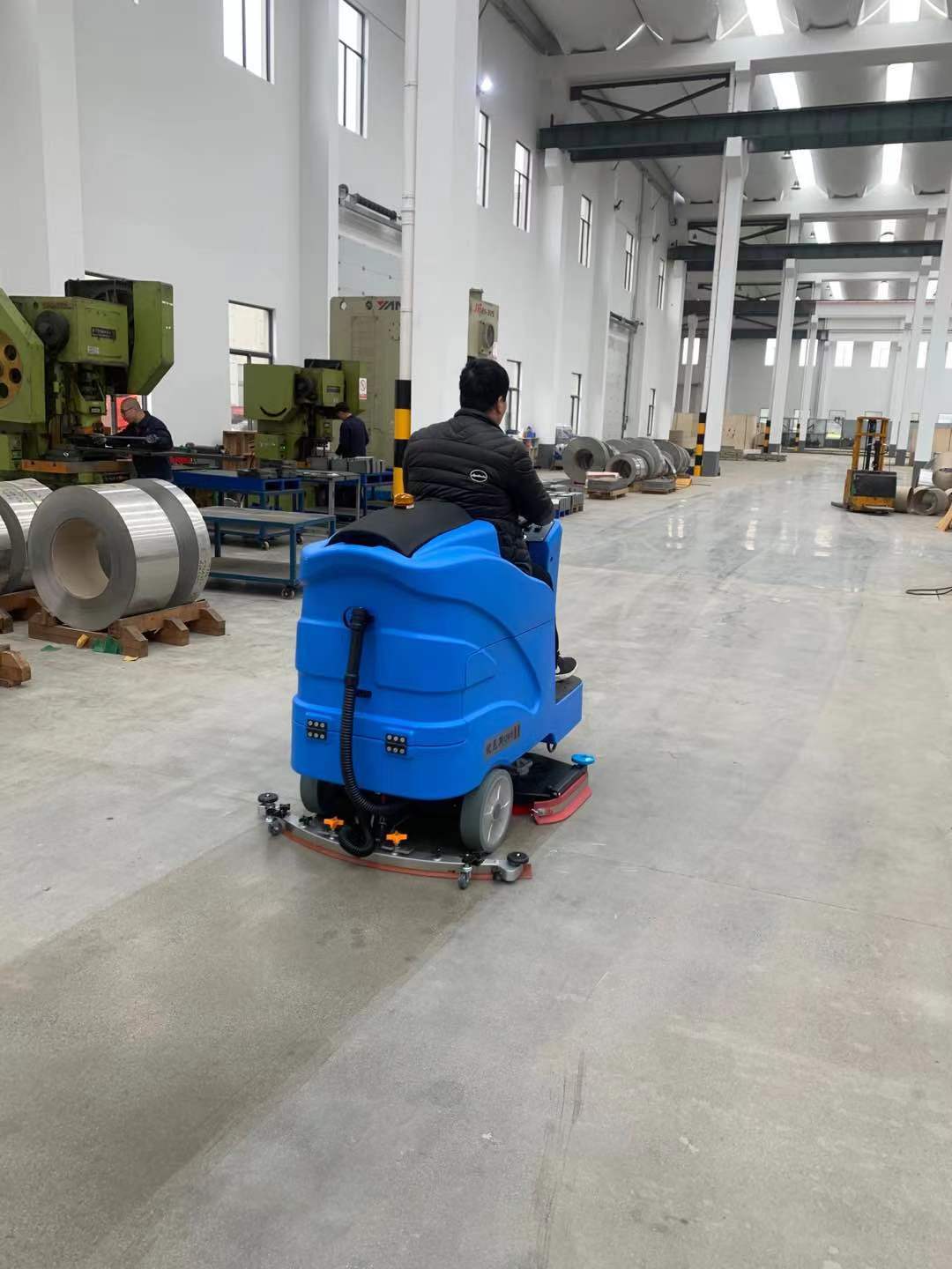 全自动洗地机发展迅速成为清洁行业的一支新兵