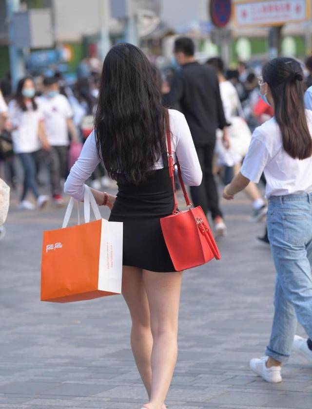 黑色|学会了舍繁就简的穿搭技巧，你也一样能够成为潮流达人，展现魅力