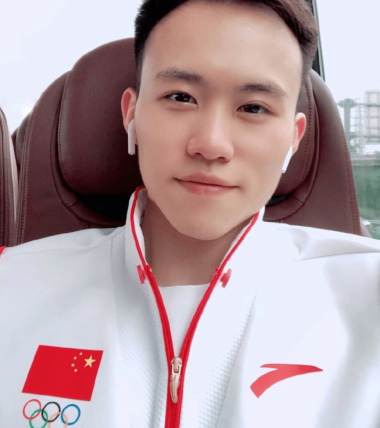 原创太甜了跳水双金王谢思埸公开恋情线上喊话先让小熊替我陪你