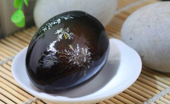 经常吃皮蛋 对身体有无坏处 吃皮蛋有哪些误区 为健康别再吃错 过程