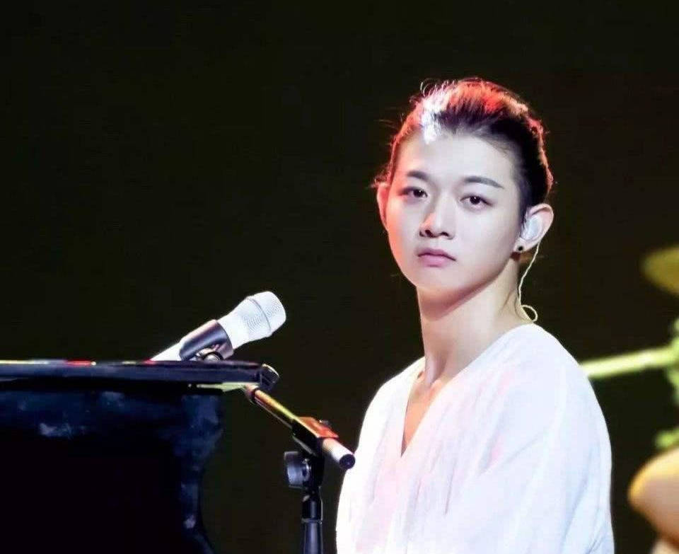 能不能不要离开我原唱男声 325295706ec5455789a9f4e25840fb87.jpeg