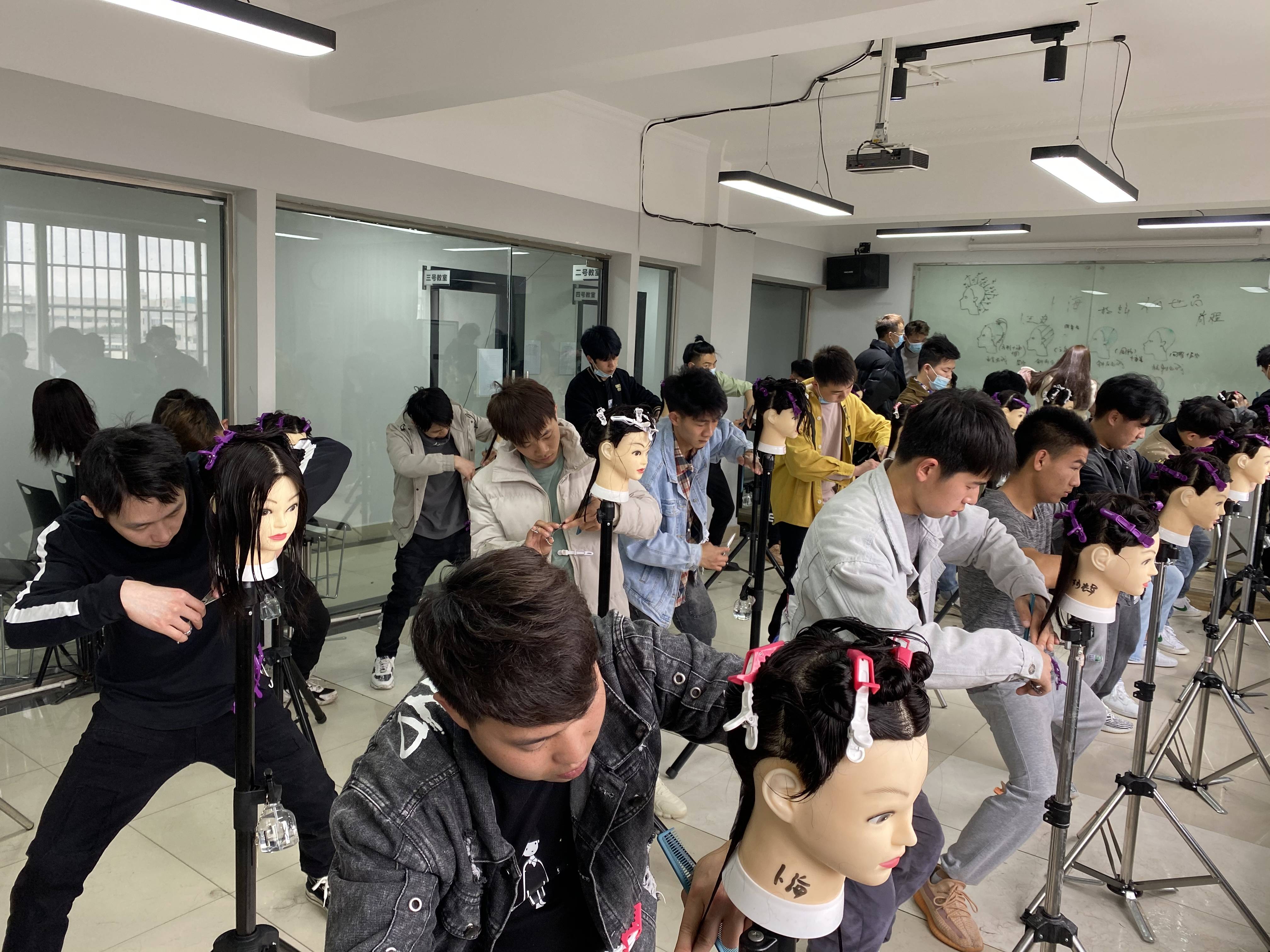 发型|初级发型设计师必须掌握的头部结构知识，成都专业的美发学校在哪里？