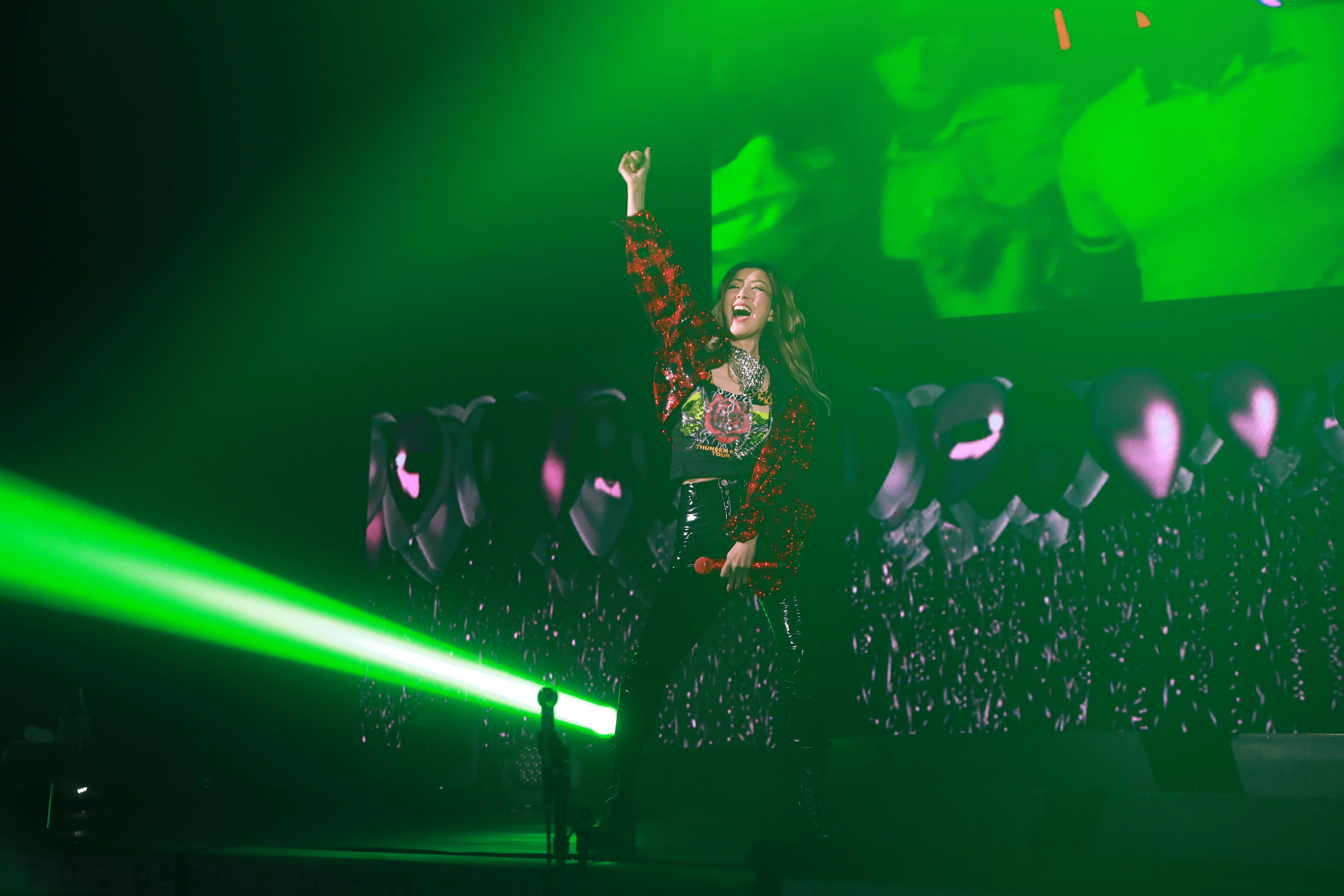 1/ 12 2021年8月18日,香港,天后郑秀文(sammi )在九展star hall举行