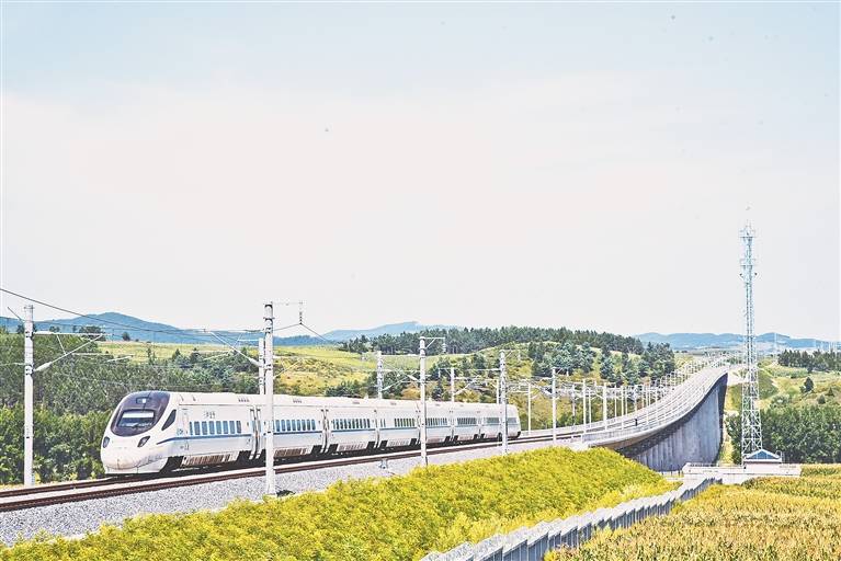 牡佳高铁试运行 试乘初体验:以前一趟走7小时 现在2小时就到