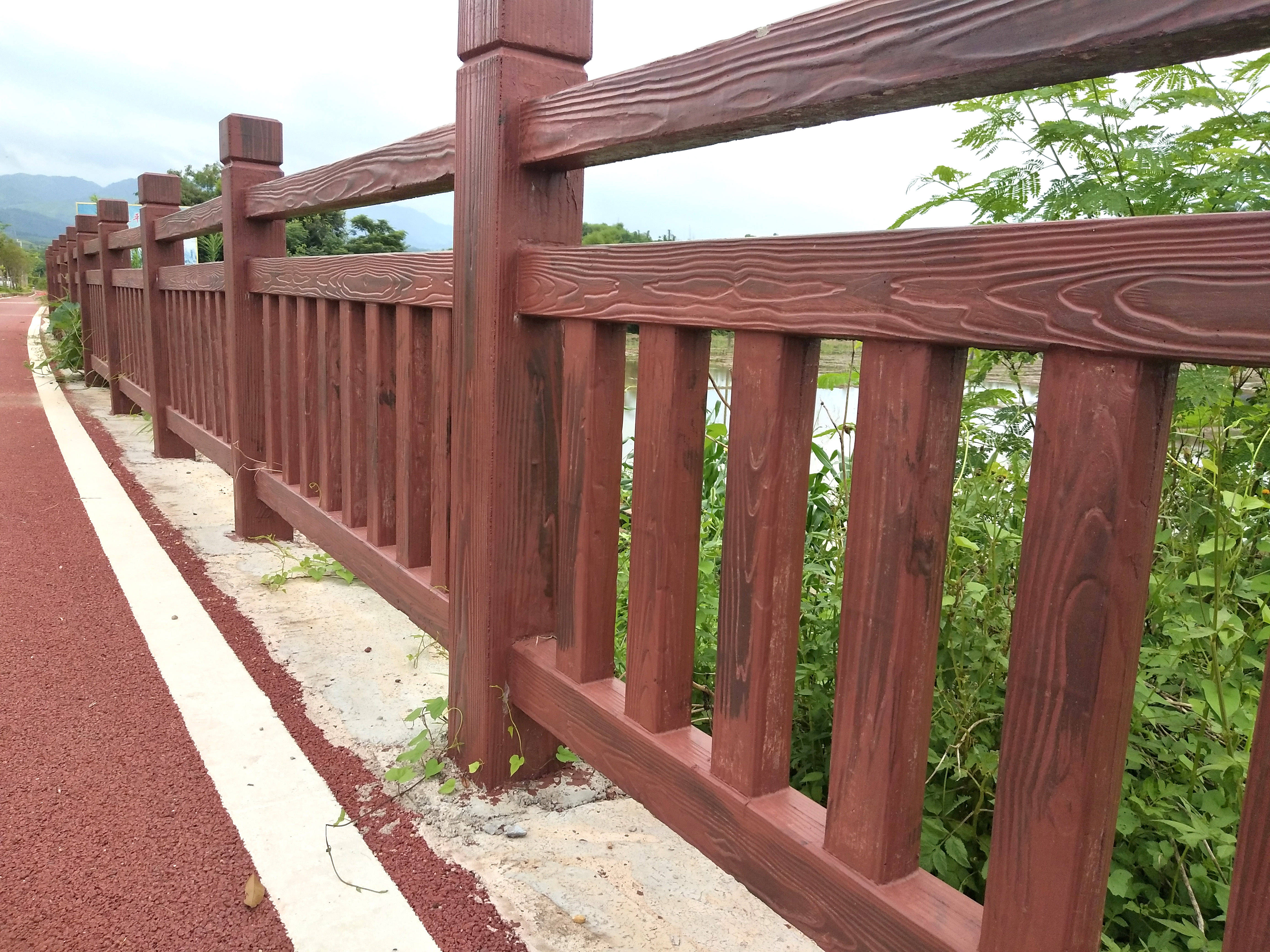流程广东佛山湿地公园混凝土仿木栏杆批发价格水泥仿木栏杆在广东广州