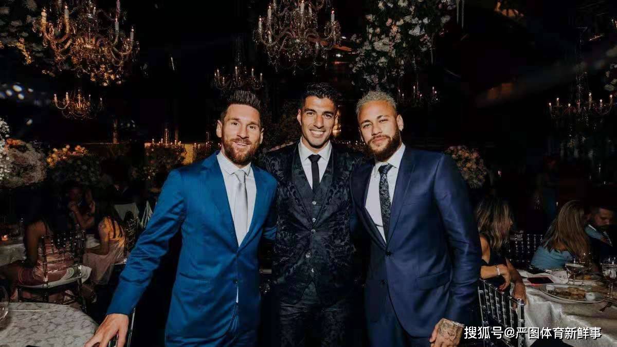 曾经的msn组合在聚餐吃饭时晒出合照