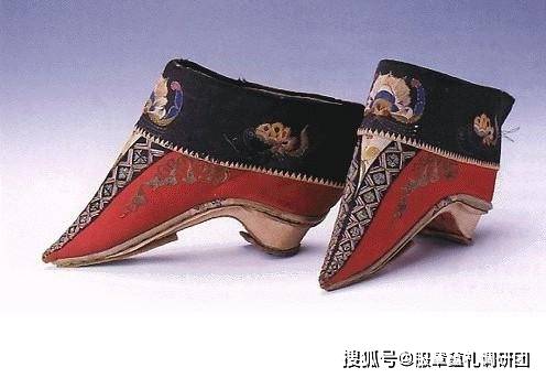 配饰|【汉服配饰】——是行千里，华夏儿女的穿鞋发展史