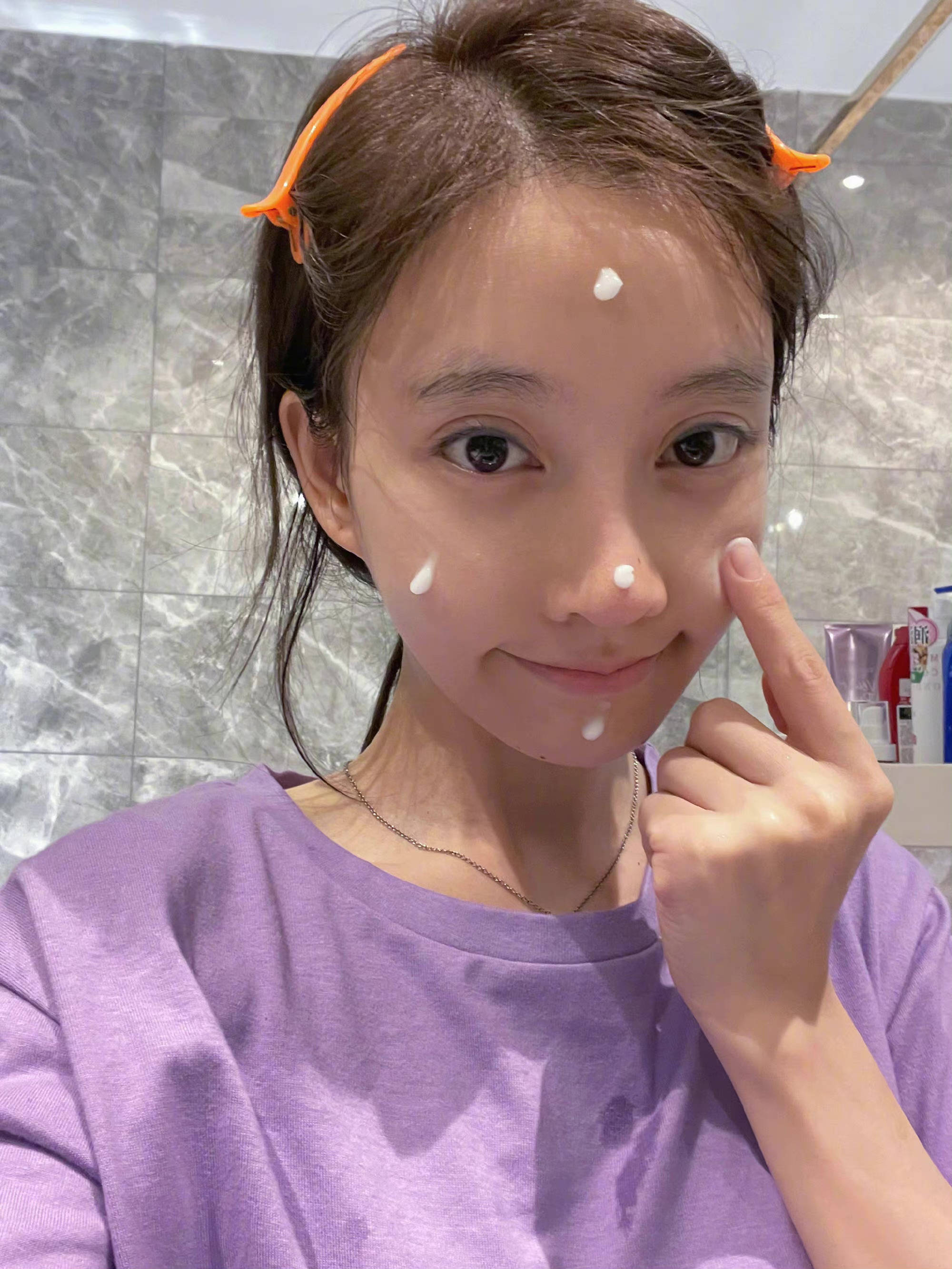 冯提莫晒素颜自拍