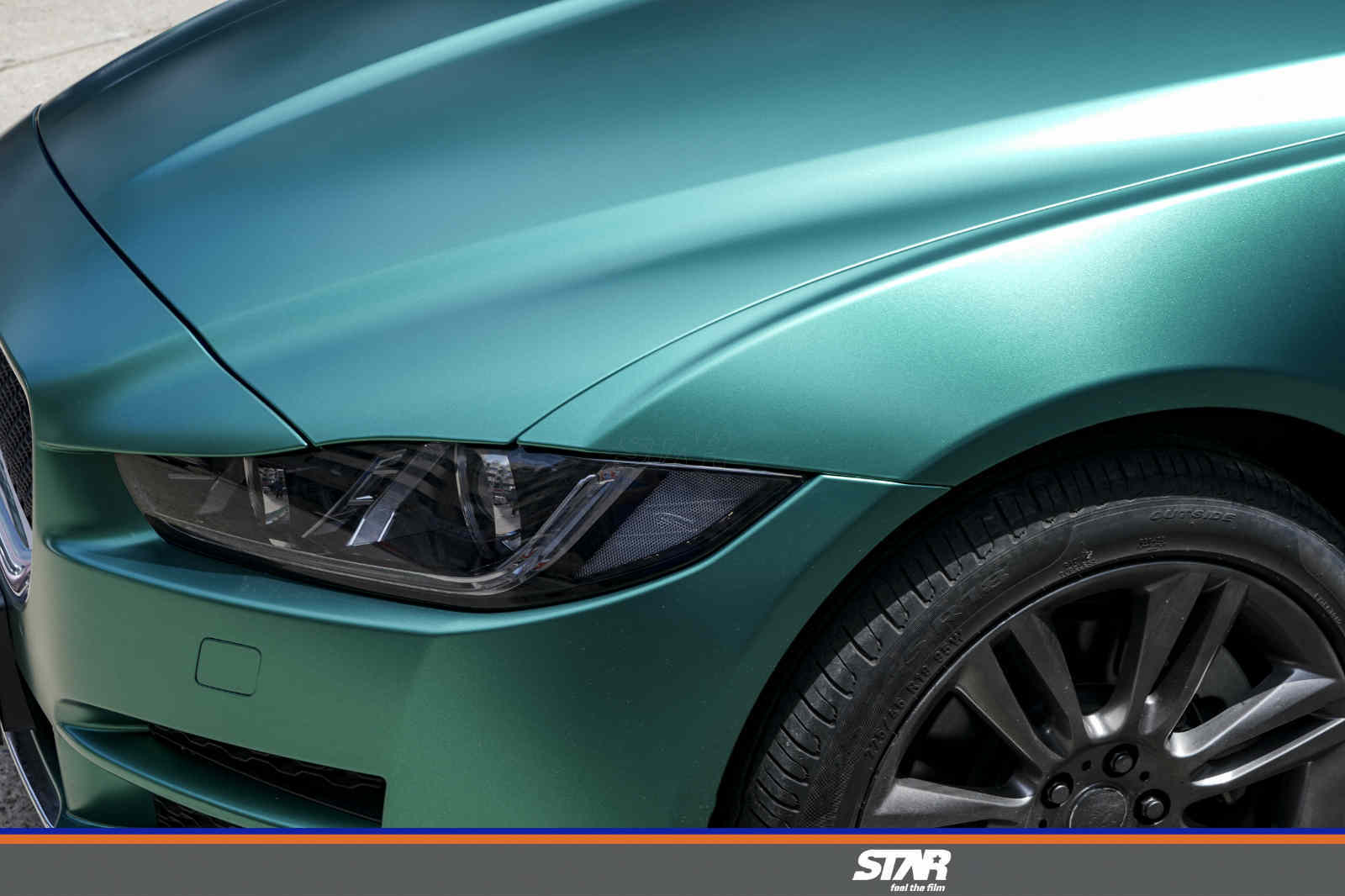 捷豹xel改色贴膜电光祖母石绿跳出来蓝色的豹子