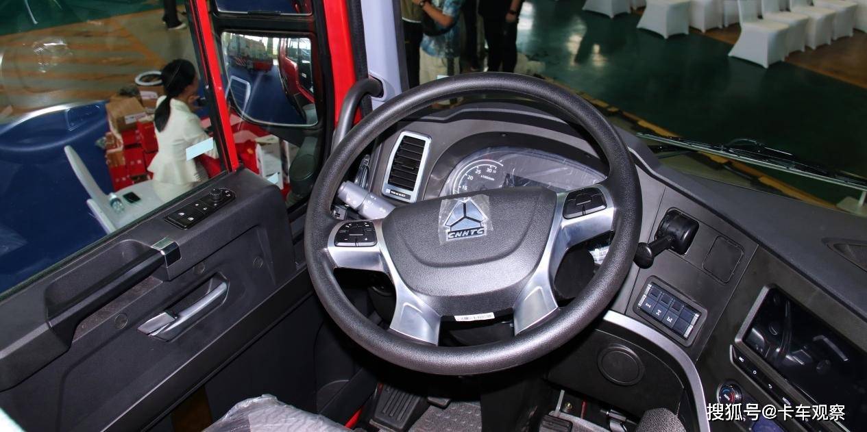 豪沃v7-x国六自卸成都上市,亮点多多引发购车热潮