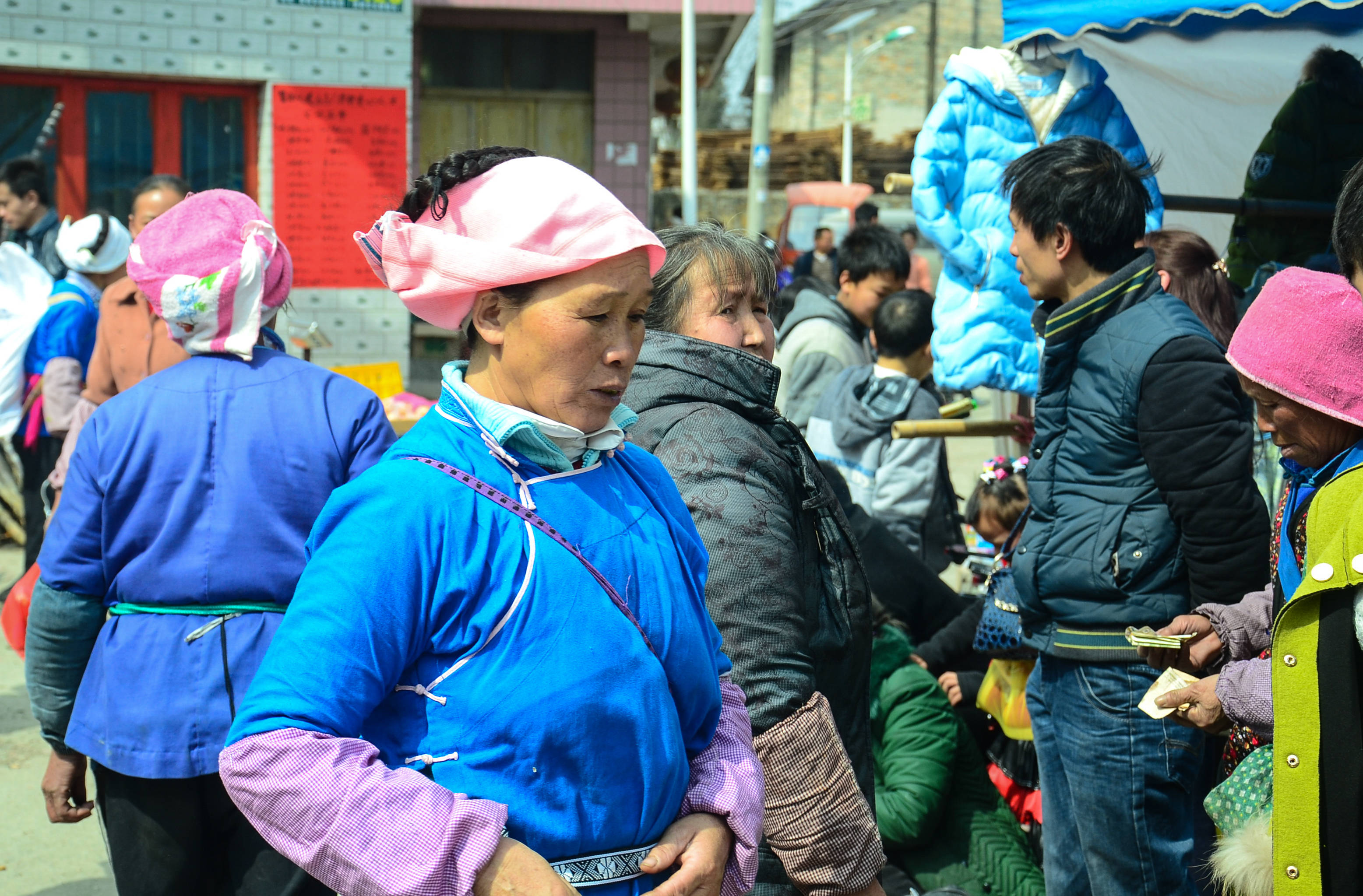 原创2014年拍摄贵州省黔南布依族苗族自治州少数民族赶集