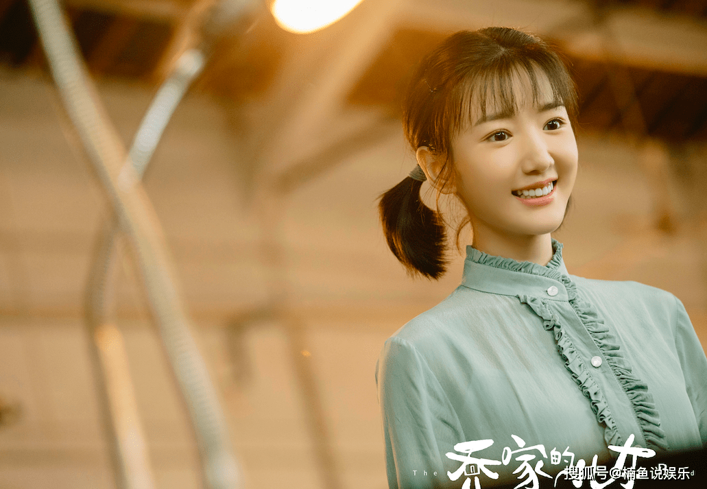 年代|毛晓彤复古写真太美了!90年代厂花既视感,氛围感穿搭美得过分