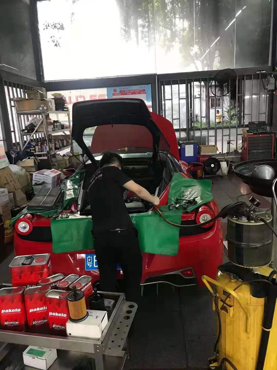 法拉利维修保养法拉利458汽车保养清洗油路腾峰超跑维修服务