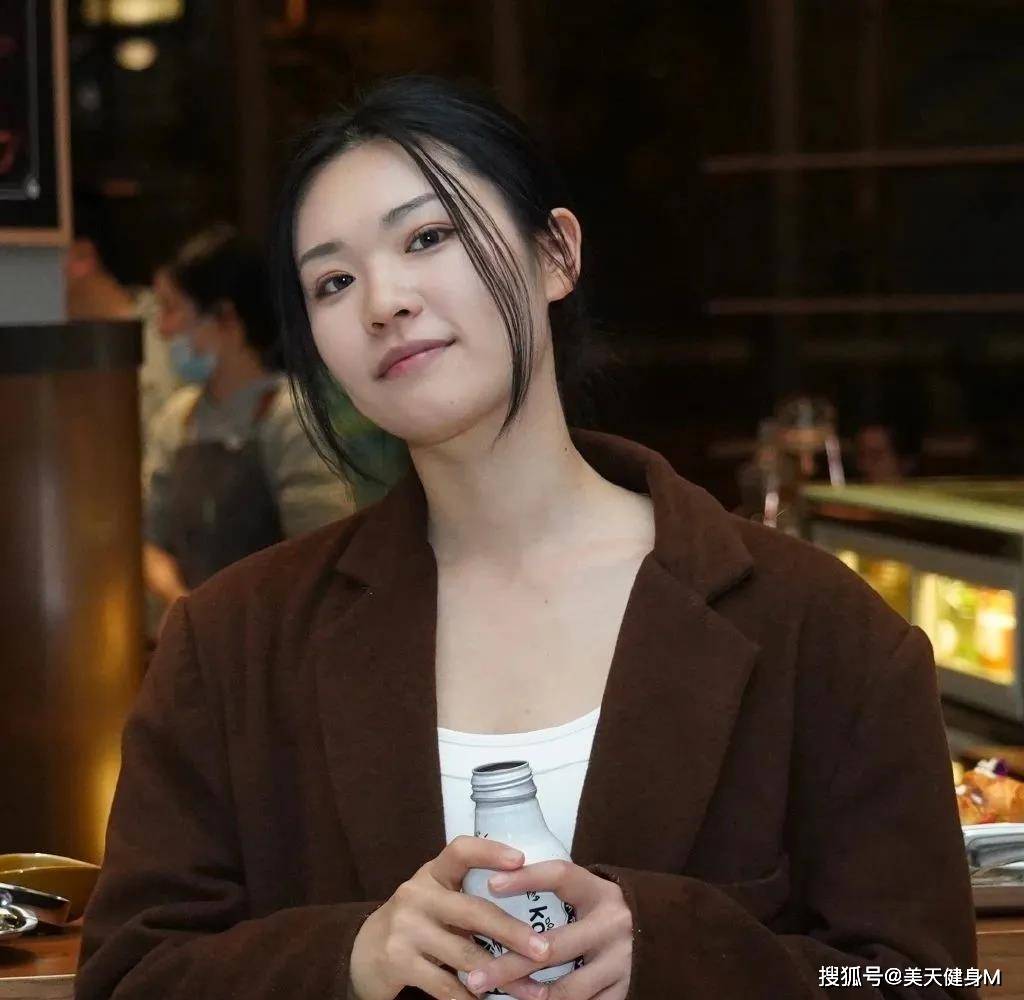 國產90後姑娘，被稱肌肉版「宋慧喬」，0.7腰臀比，自律成就了她 健身減肥達人 第1张