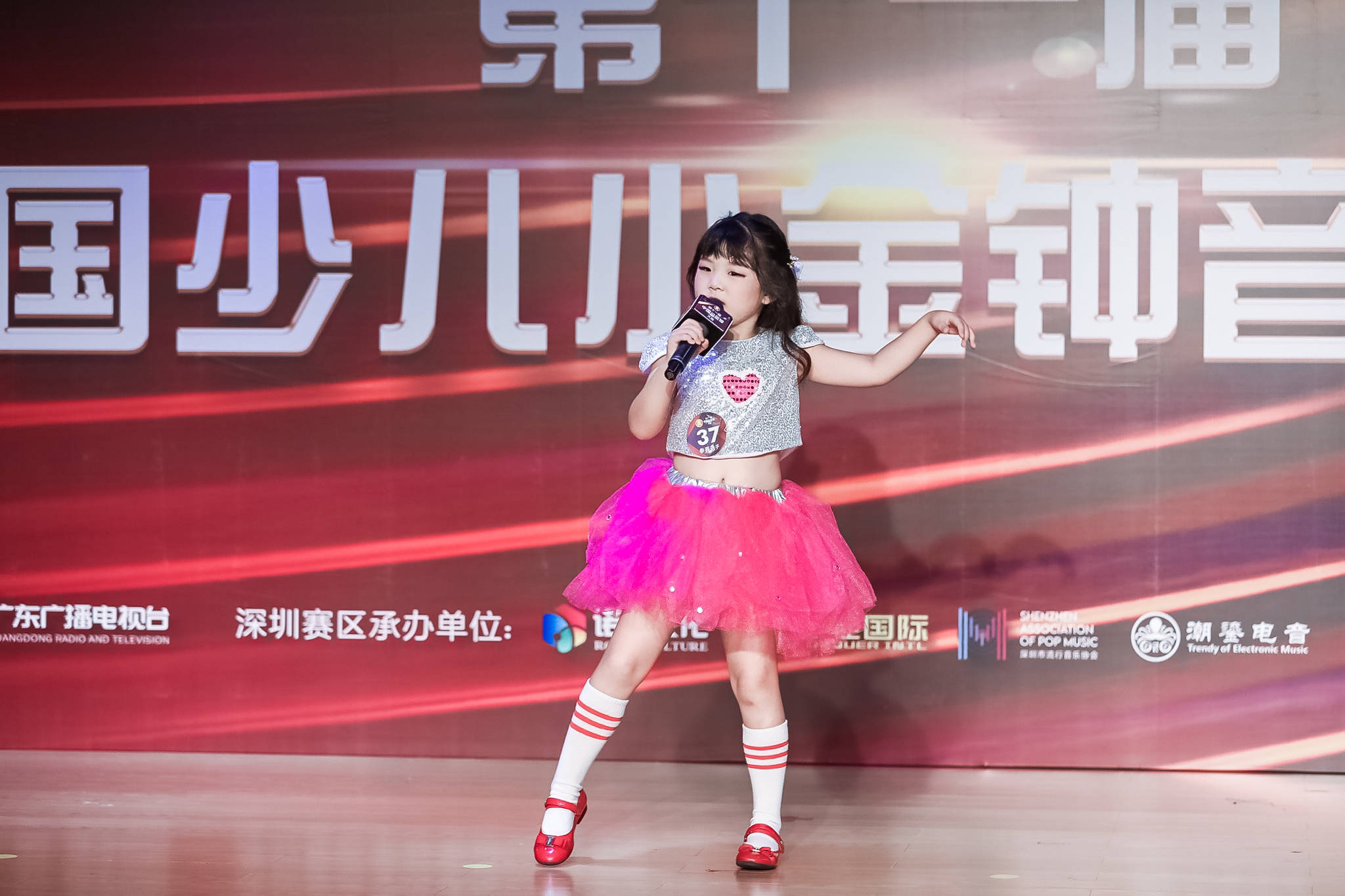 舞台|专访 | 中国小金钟深圳形象大使&人气之星 曲芷函：用最美的歌声，展现自己