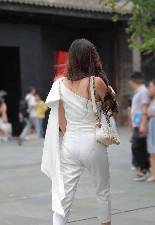女神|美丽自信的瑜伽裤穿搭增添女神气质，显得性感动人，淡雅大方