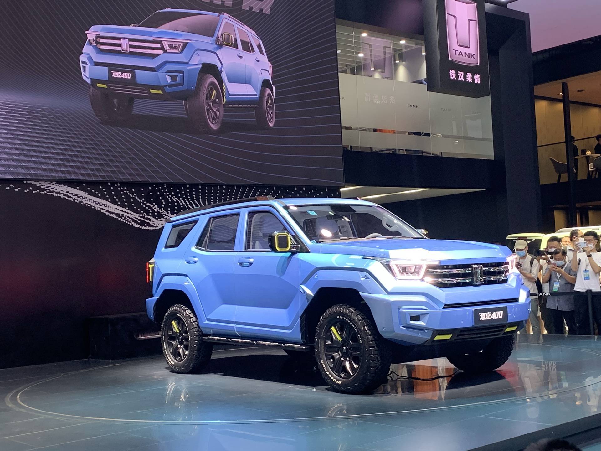 坦克400正式首发亮相外观非常硬派车身很有机甲感