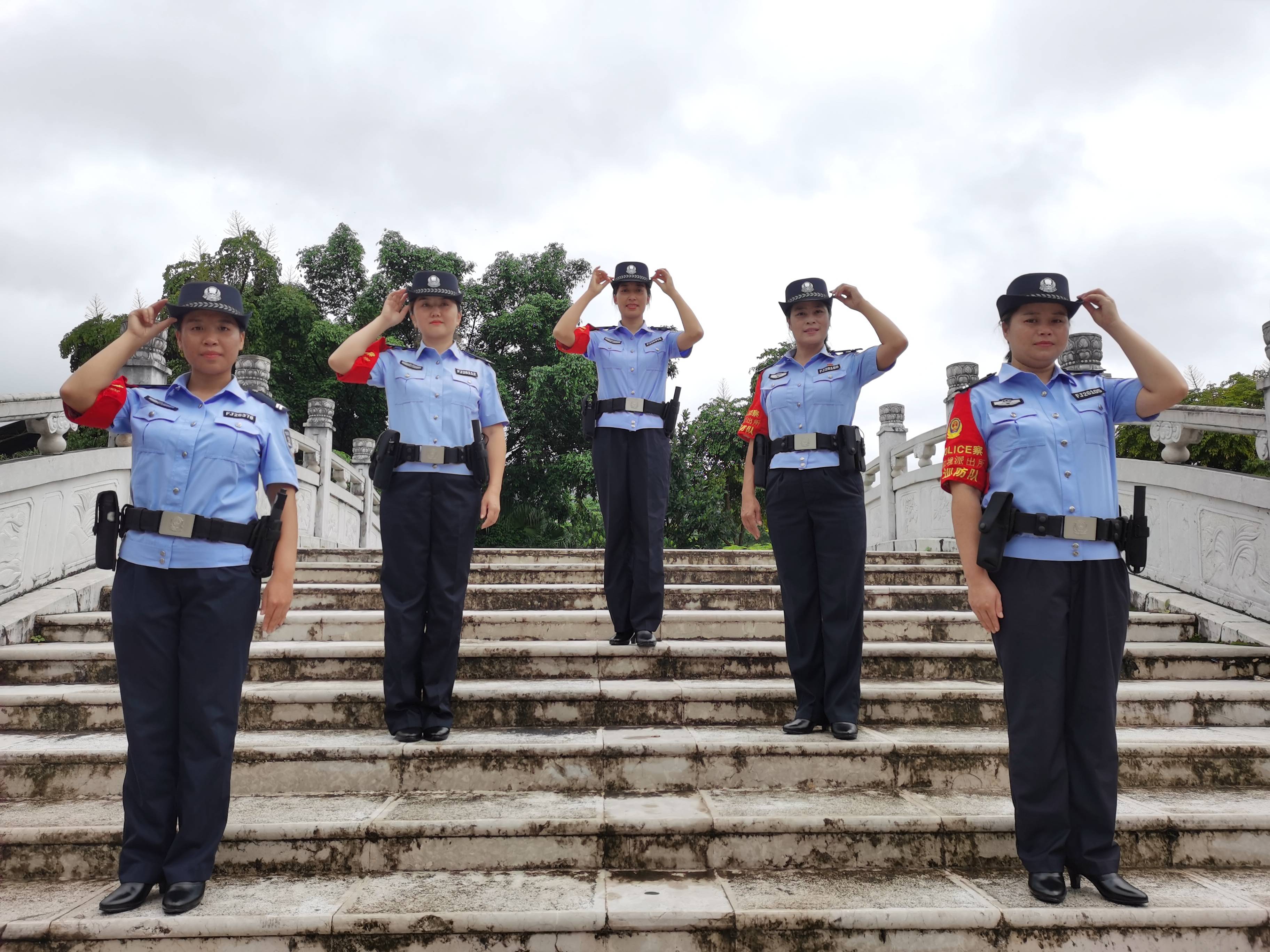 今年8月初,云南普洱边境管理支队勐烈边境派出所组建了江城中老边境