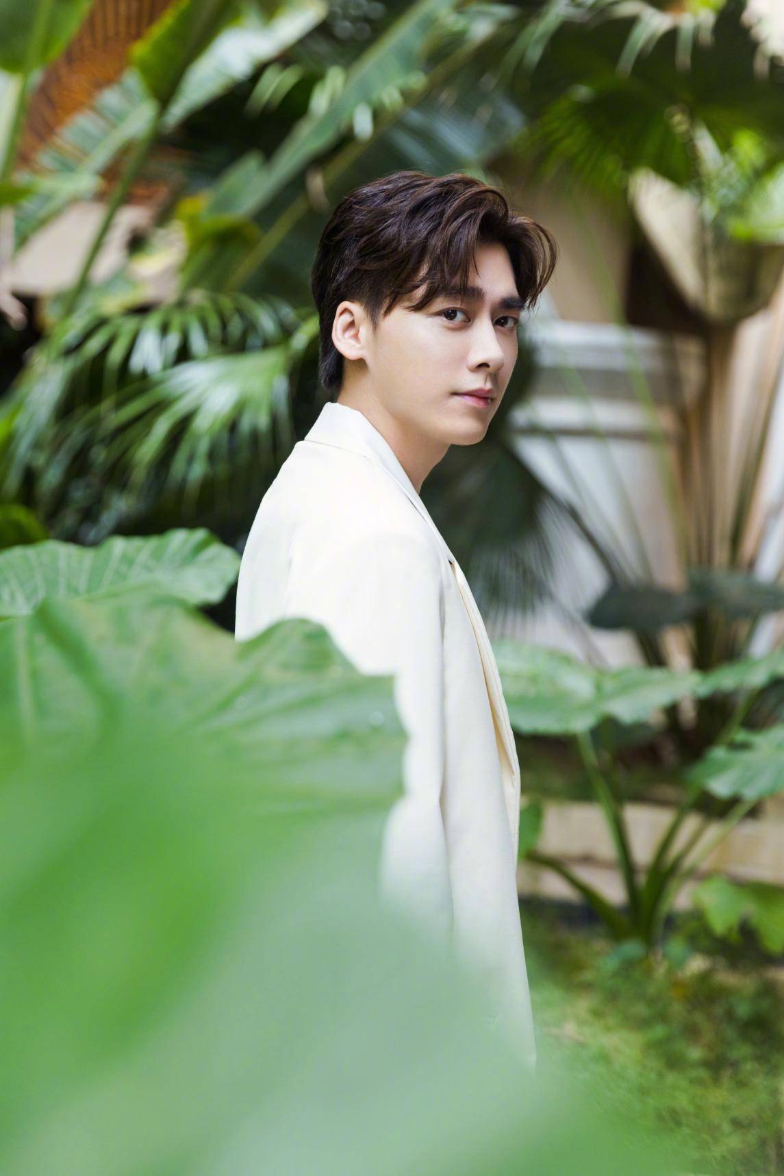 流量|李易峰|逐一打破身上的标签 成为那个想要成为的人