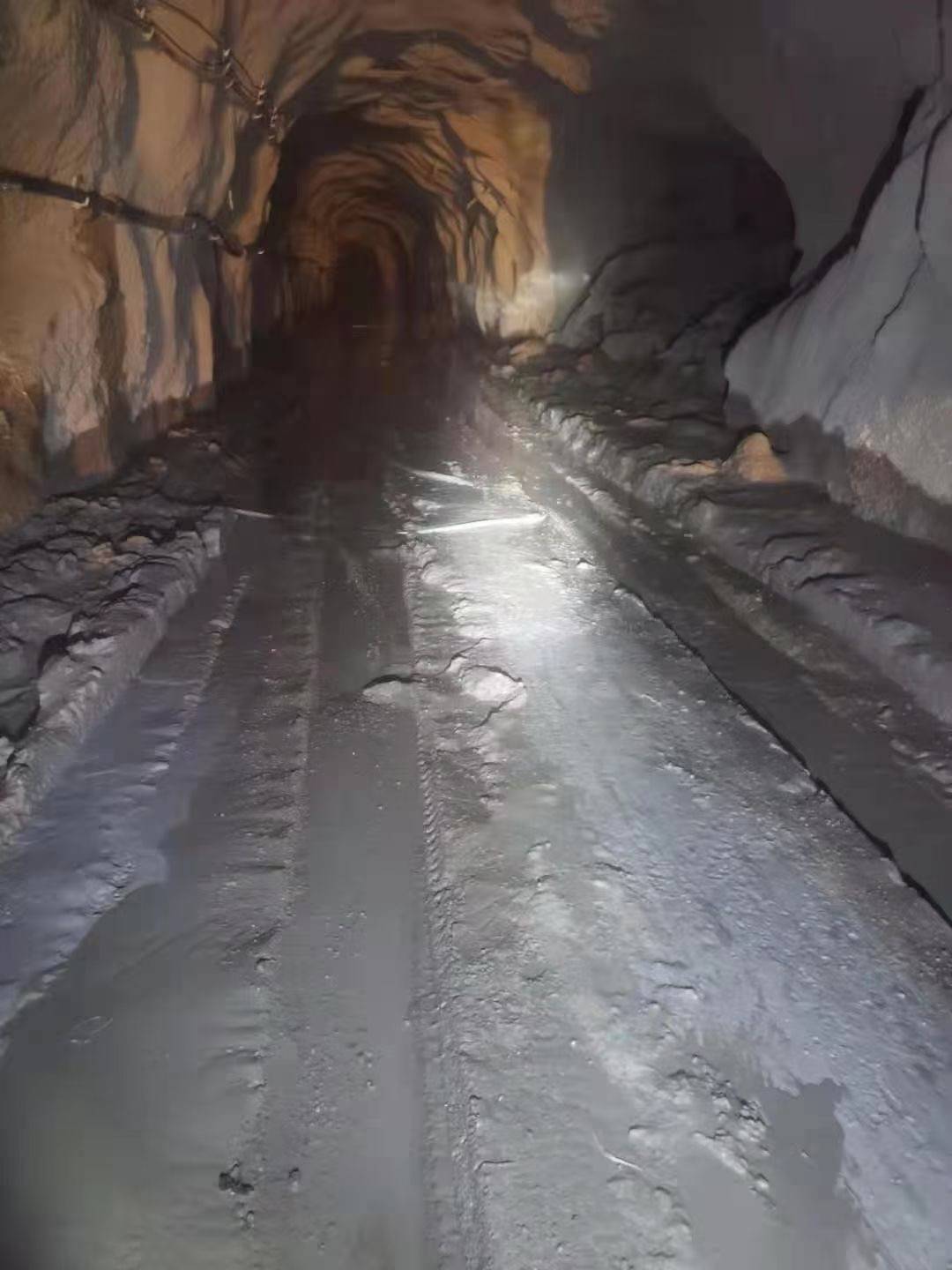 井下巷道的道路怎么修?