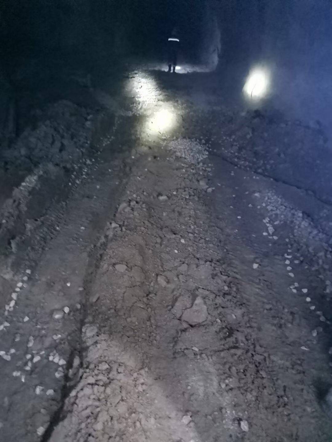 井下巷道的道路怎么修?